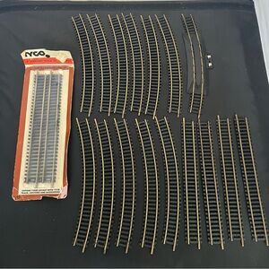 Vintage TYCO HO scale 18" curve and straight tracks